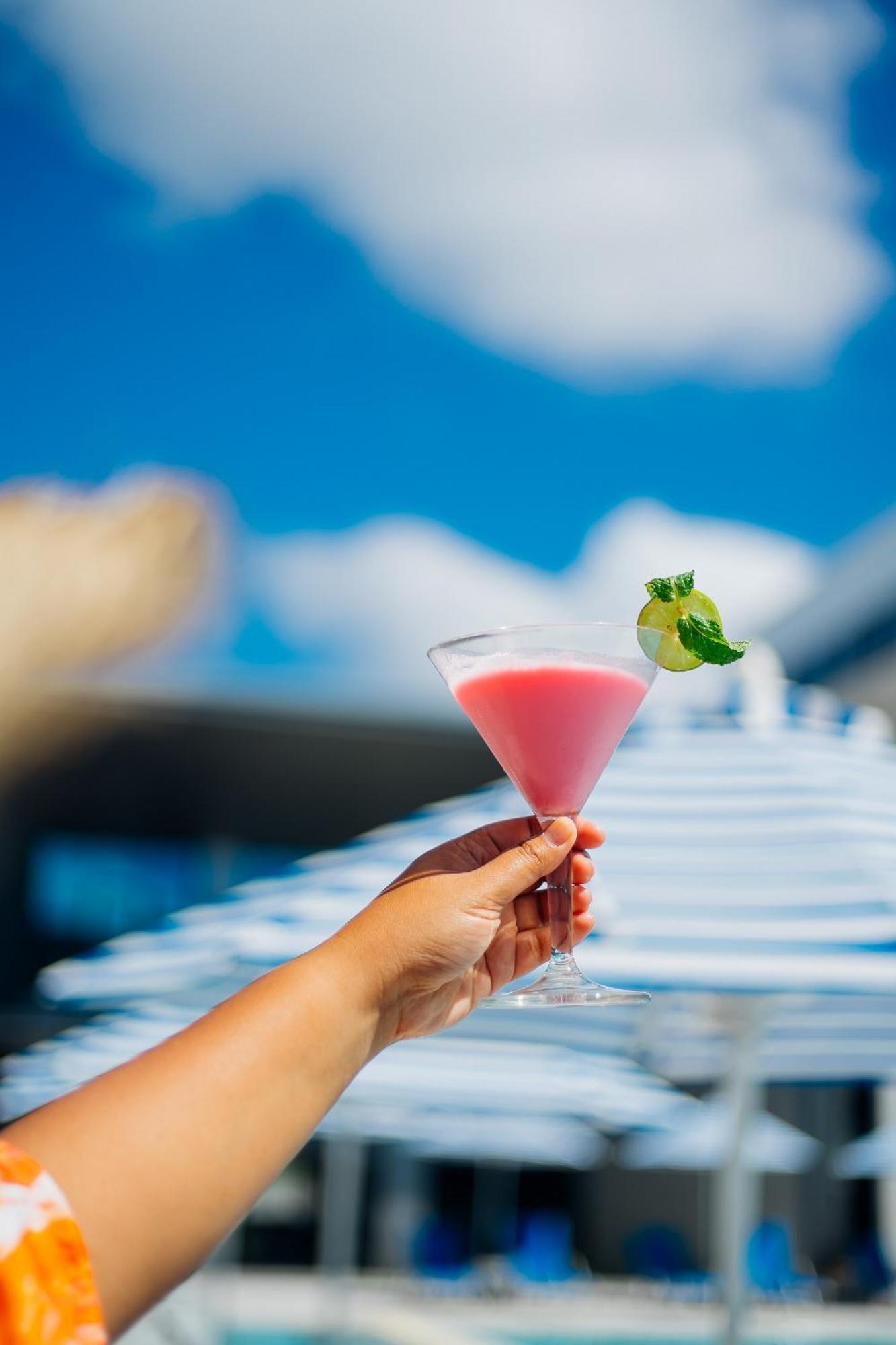 Seabed Grand Hotel Phuket - Sha Extra Plus Eksteriør billede A cosmopolitan