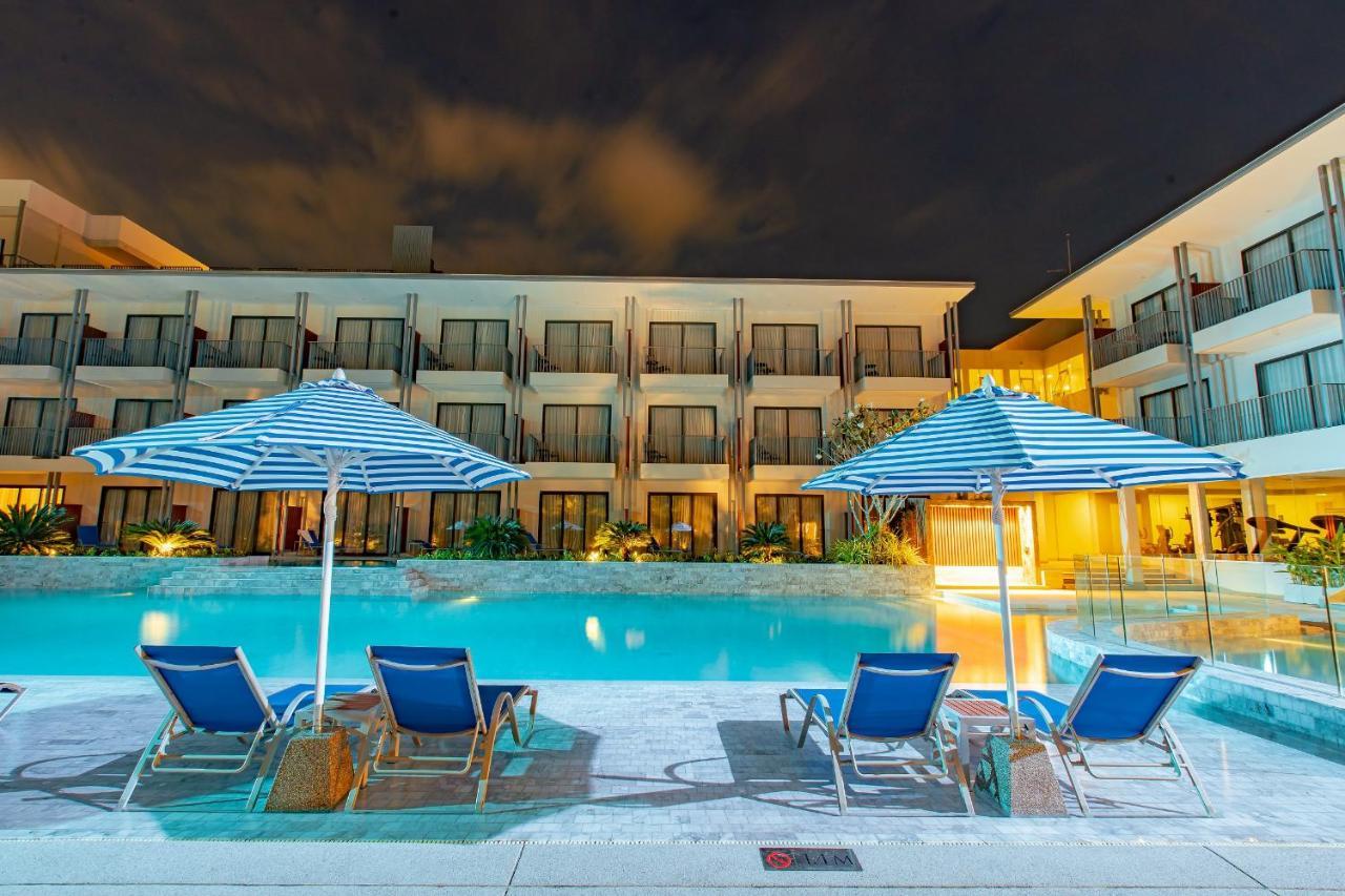 Seabed Grand Hotel Phuket - Sha Extra Plus Eksteriør billede The swimming pool at the hotel