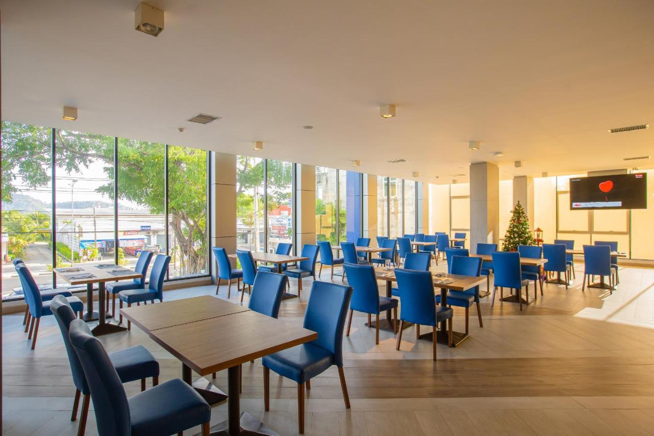 Seabed Grand Hotel Phuket - Sha Extra Plus Eksteriør billede The lounge at the airport