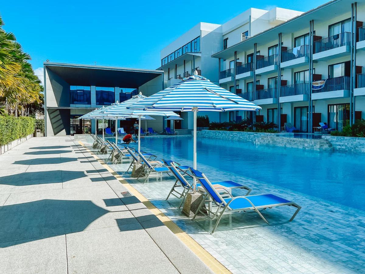 Seabed Grand Hotel Phuket - Sha Extra Plus Eksteriør billede The hotel's pool