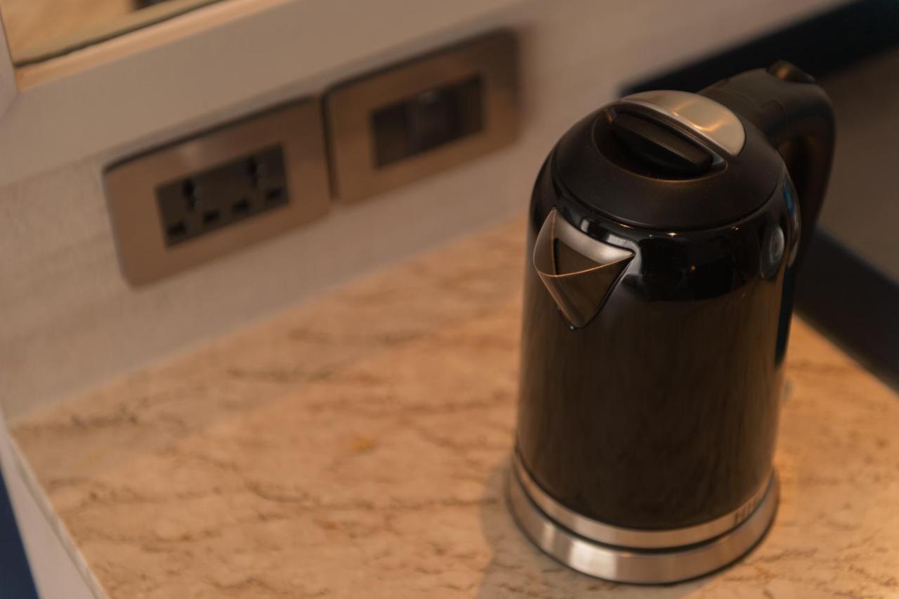 Seabed Grand Hotel Phuket - Sha Extra Plus Eksteriør billede A kettle