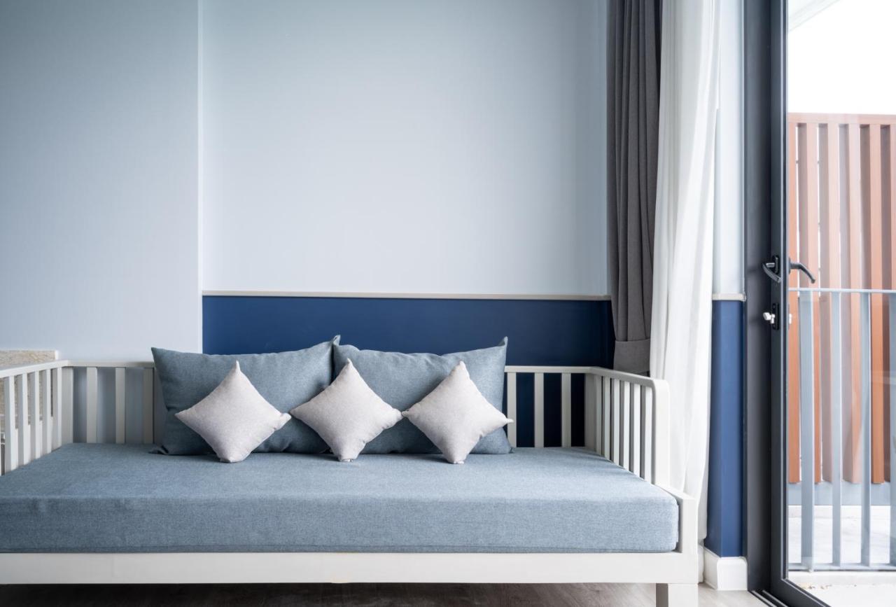 Seabed Grand Hotel Phuket - Sha Extra Plus Eksteriør billede A sofa bed
