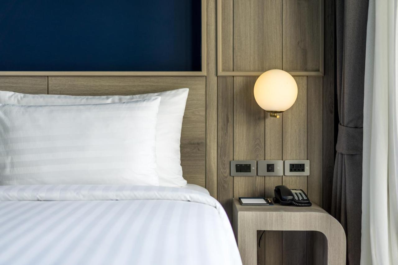 Seabed Grand Hotel Phuket - Sha Extra Plus Eksteriør billede A wall-mounted light